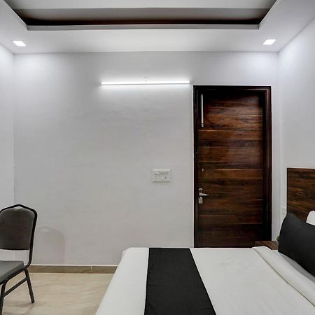 Townhouse Cloud Bay Hotel Гургаон Екстериор снимка