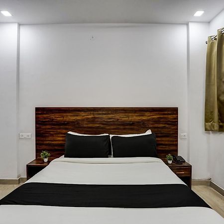 Townhouse Cloud Bay Hotel Гургаон Екстериор снимка