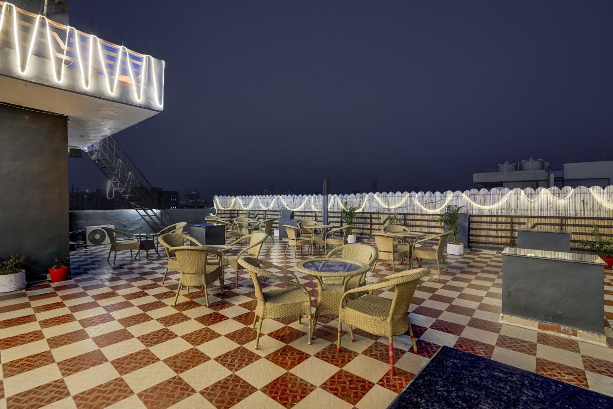 Townhouse Cloud Bay Hotel Гургаон Екстериор снимка