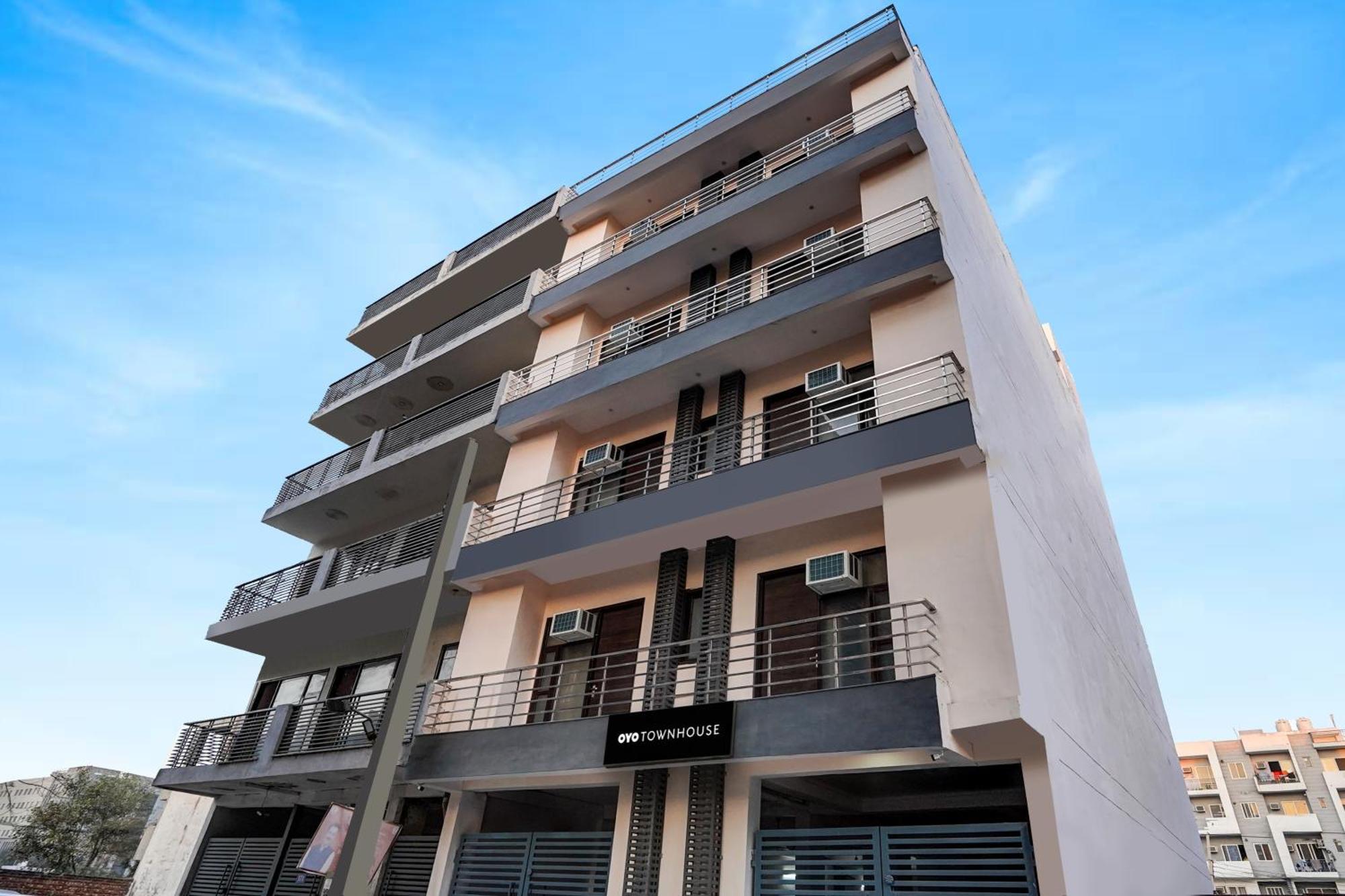 Townhouse Cloud Bay Hotel Гургаон Екстериор снимка