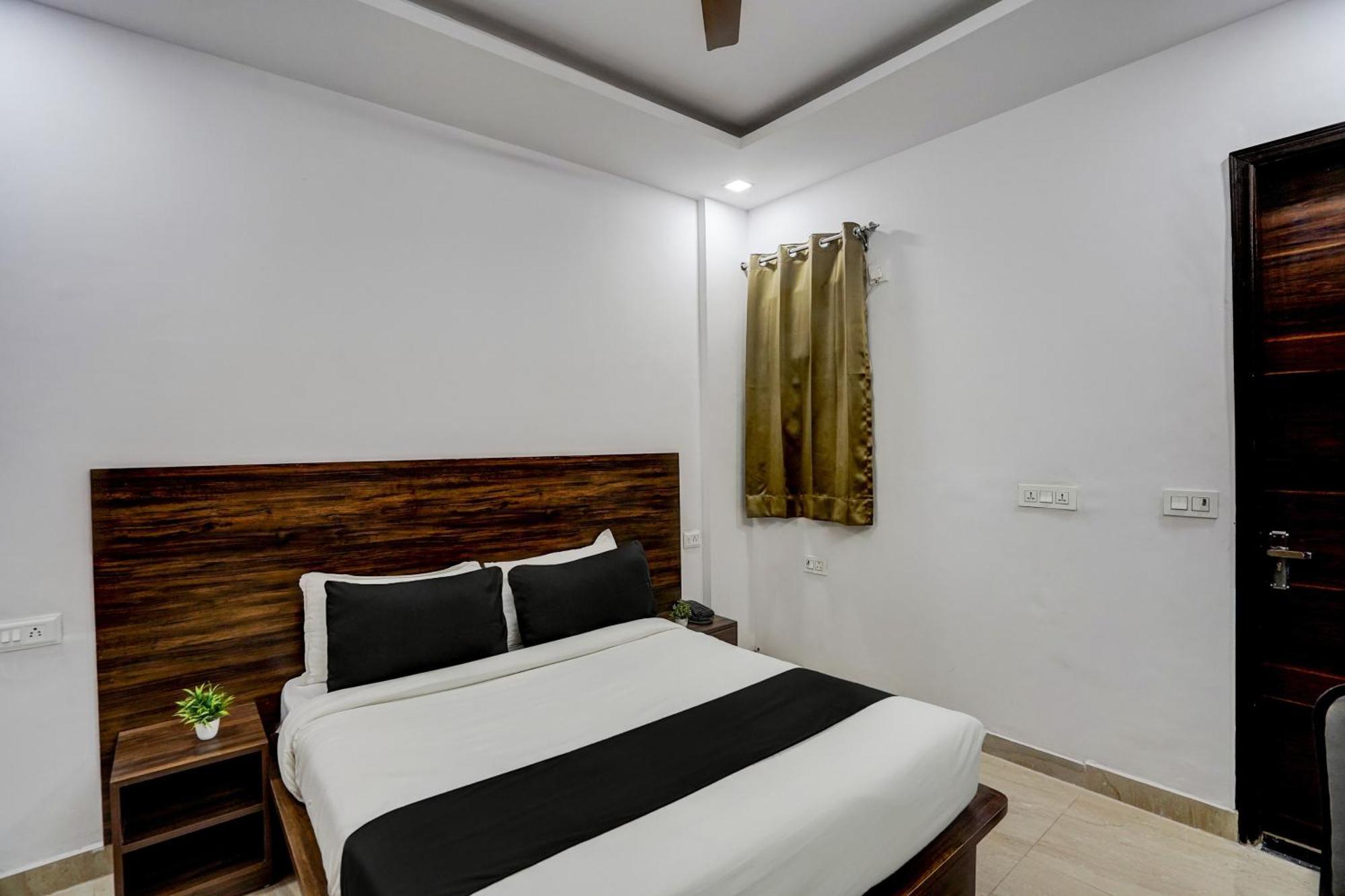 Townhouse Cloud Bay Hotel Гургаон Екстериор снимка