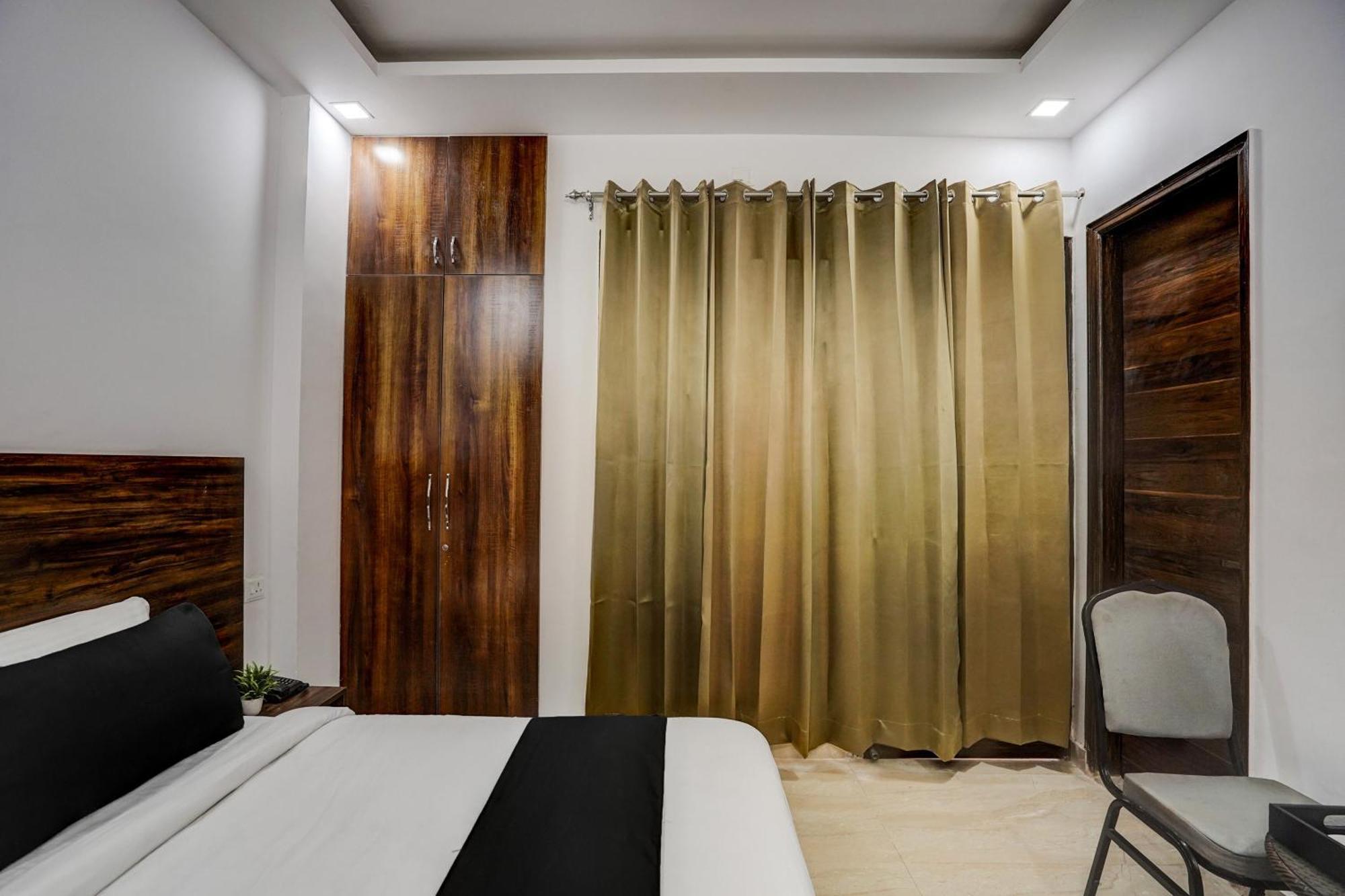 Townhouse Cloud Bay Hotel Гургаон Екстериор снимка
