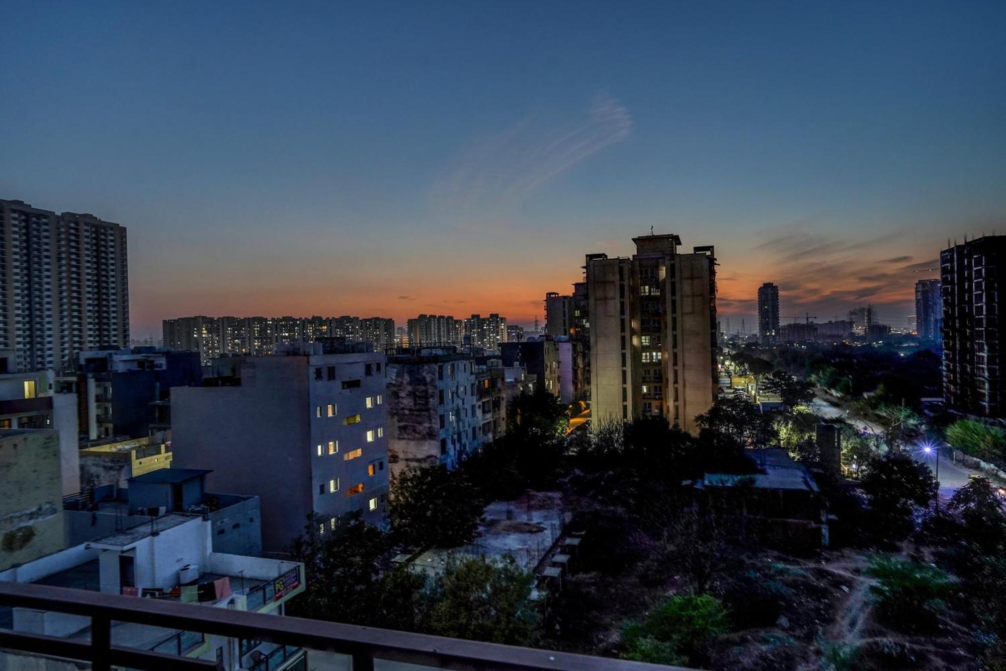 Townhouse Cloud Bay Hotel Гургаон Екстериор снимка