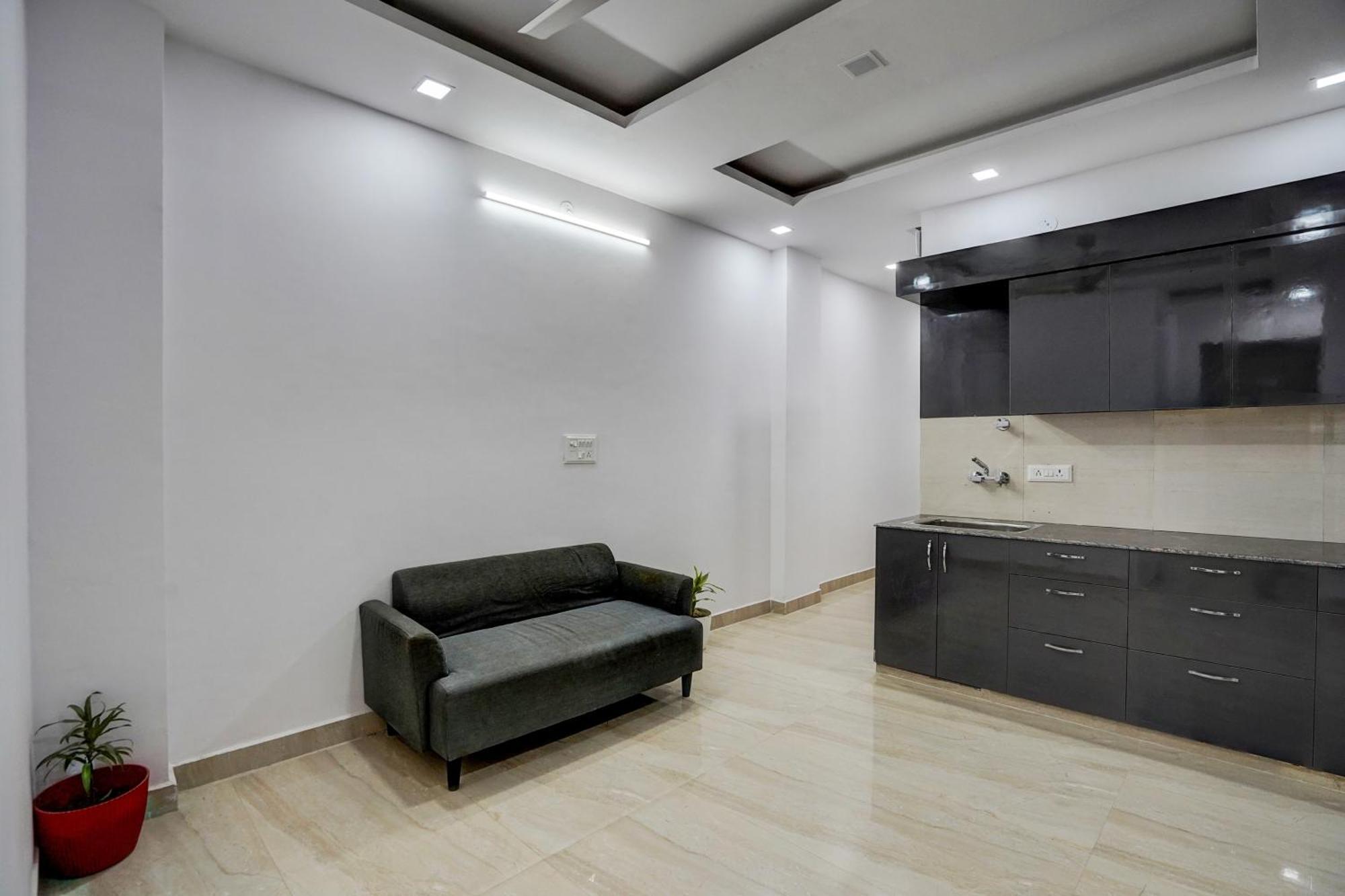 Townhouse Cloud Bay Hotel Гургаон Екстериор снимка