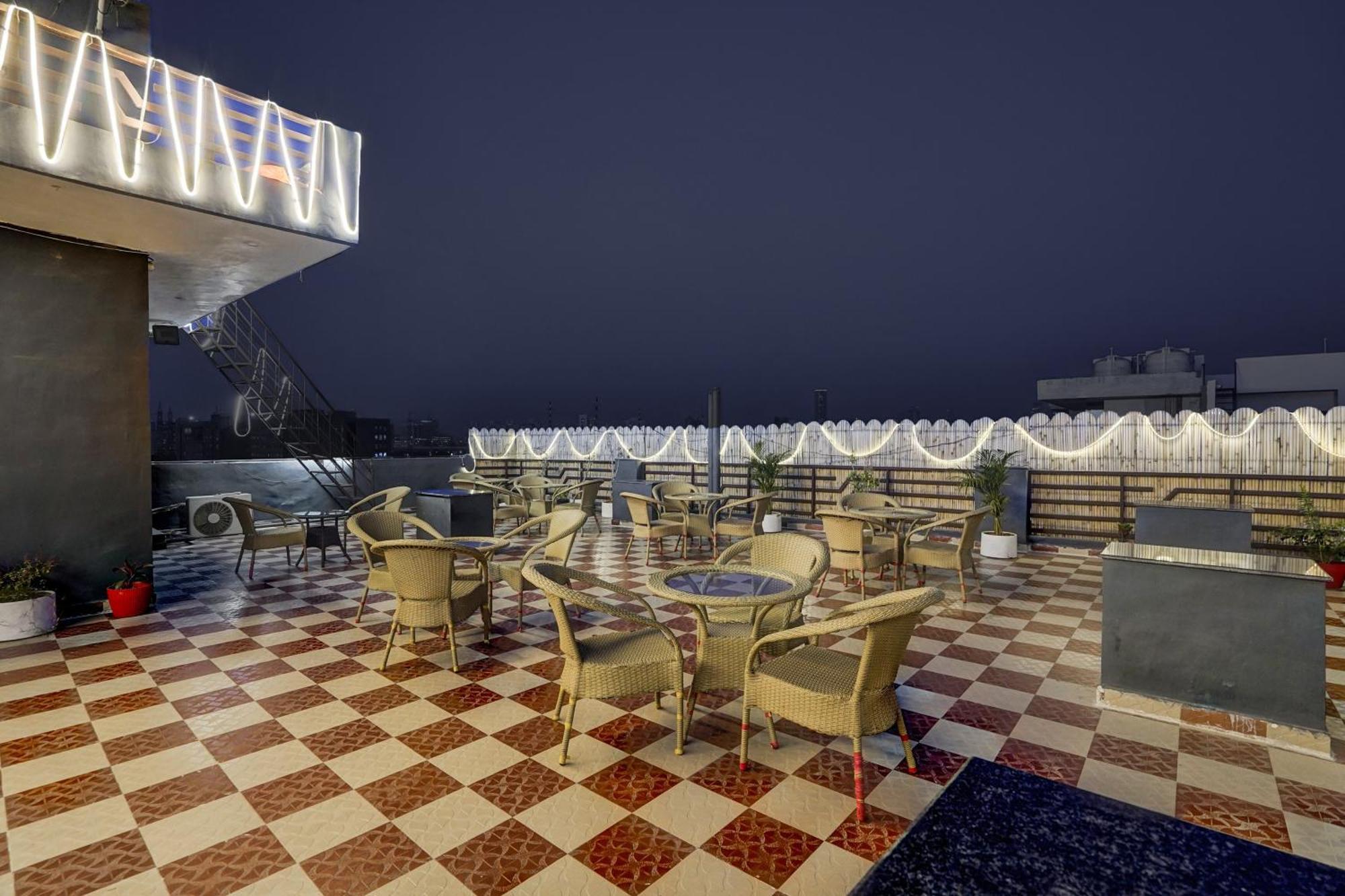 Townhouse Cloud Bay Hotel Гургаон Екстериор снимка