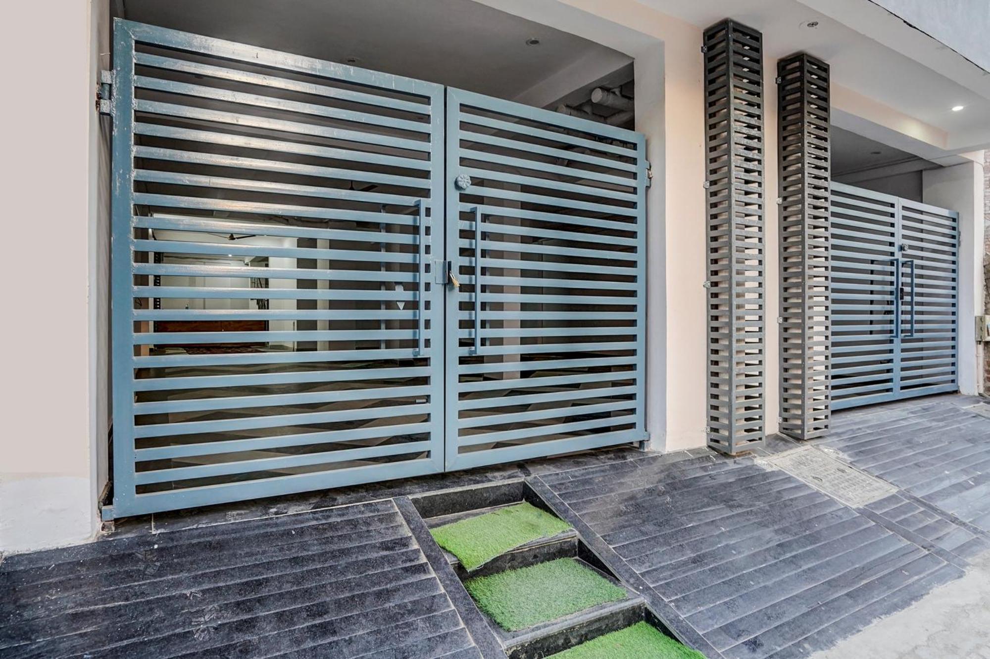 Townhouse Cloud Bay Hotel Гургаон Екстериор снимка